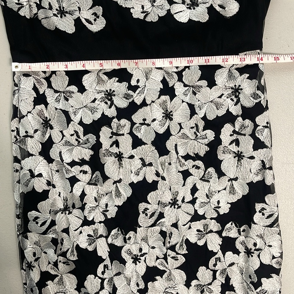 Nicole Miller Black/White Formal Embroidered Floral Beaded Floor-Length - US 6 - Picture 11 of 16